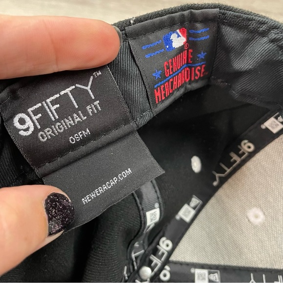 New Era New York Yankees Basic Black & White 9Fifty Snapback Cap - Picture 7 of 8